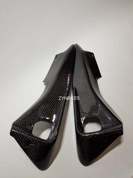 FOOTREST COVER CARBON YAMAHA AEROX 155 V1